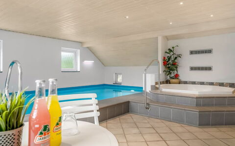 Tuula - 1Km from the Sea: Toit, Maison, Domicile, Chalet, Siding, Biens, Allée, Batiments Jardin, Cour, Cabanon