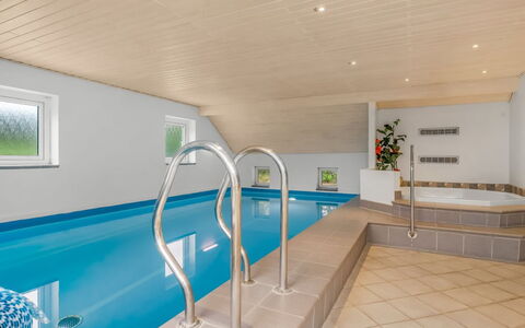 Tuula - 1Km from the Sea: Toit, Maison, Domicile, Chalet, Siding, Biens, Allée, Batiments Jardin, Cour, Cabanon