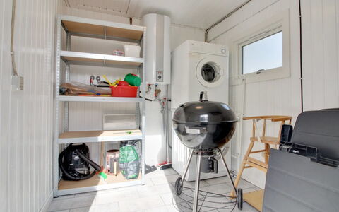Blia - 1.5Km from the Sea: Meubles, Table, Mobilier De Jardin, Tableau De Plein Air, Chaise, Tache De Bois, Ombre, Arrière-Cour, Chalet, Table Cuisine Et Salle A Manger