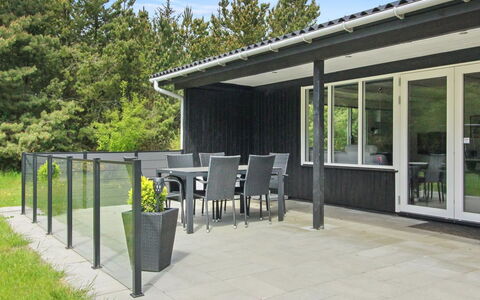 Blia - 1.5Km from the Sea: Meubles, Table, Mobilier De Jardin, Tableau De Plein Air, Chaise, Tache De Bois, Ombre, Arrière-Cour, Chalet, Table Cuisine Et Salle A Manger