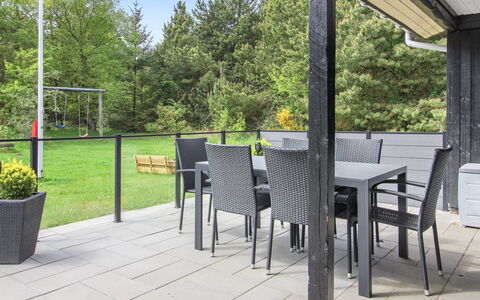 Blia - 1.5Km from the Sea: Meubles, Bois, Mobilier De Jardin, Chaise, Sol, Table, Tableau De Plein Air, Sol, Porche, Ombre