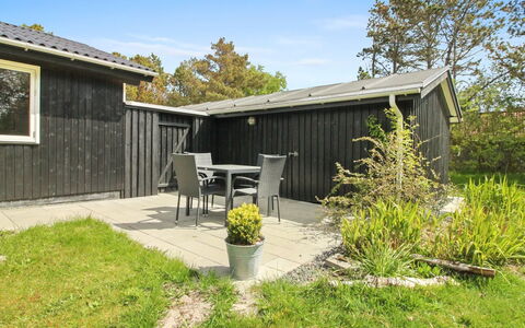 Blia - 1.5Km from the Sea: Toit, Arbuste, Domicile, Lot Terre, Chalet, Jardin, Arrière-Cour, Couverture De Sol, Batiments Jardin, Aménagement Paysager