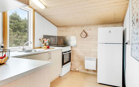 Agir - 600M from the Sea: Bois, Design Intérieur, Sol, Plafond, Sol, Meubles, Cuisine, Pièce, Domicile, Comptoir