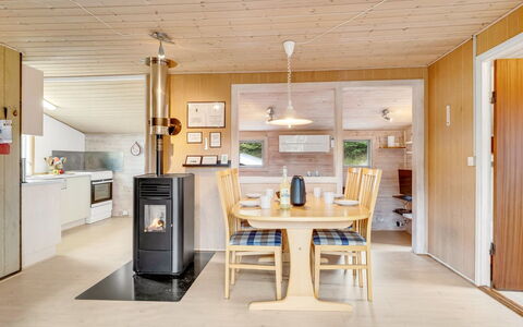 Agir - 600M from the Sea: Sol, Design Intérieur, Bois, Sol, Plafond, Meubles, Pièce, Parquet, Dur, Salon