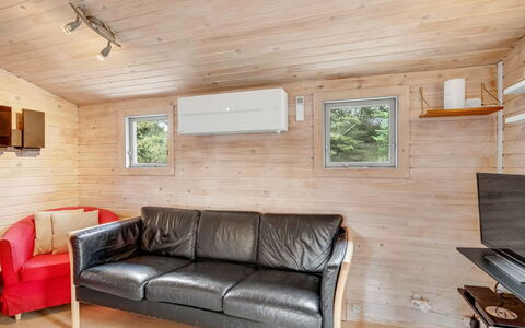 Agir - 600M from the Sea: Bois, Sol, Sol, Pièce, Plafond, Domicile, Tache De Bois, Dur, Salon, Parquet