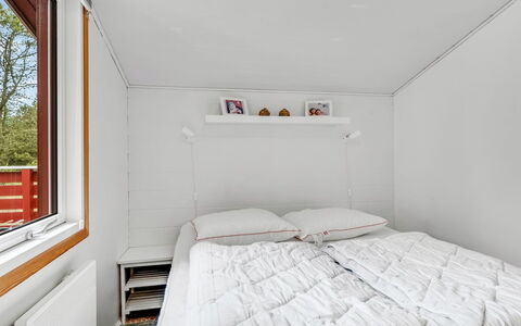 Agir - 600M from the Sea: Bois, Design Intérieur, Chambre, Plafond, Sol, Sol, Pièce, Lit, Meubles, Domicile