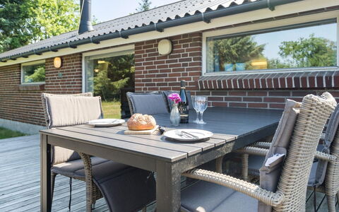 Elinbjörn - 1Km from the Sea: Maison, Domicile, Toit, Zone Résidentielle, Chalet, Biens, Ferme, Pelouse, Aménagement Paysager, Siding
