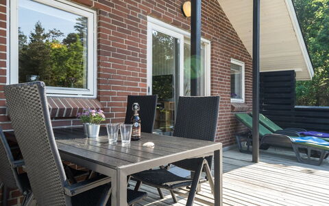 Elinbjörn - 1Km from the Sea: Maison, Domicile, Toit, Zone Résidentielle, Chalet, Biens, Ferme, Pelouse, Aménagement Paysager, Siding