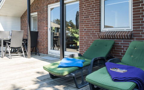 Elinbjörn - 1Km from the Sea: Maison, Domicile, Toit, Zone Résidentielle, Chalet, Biens, Ferme, Pelouse, Aménagement Paysager, Siding
