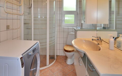 Gudni - 250M from the Sea: Luminaire Plomberie, Sol, Design Intérieur, Salle De Bains, Sol, Lavabo, Évier, Plomberie, Armoire De Toilette, Robinet