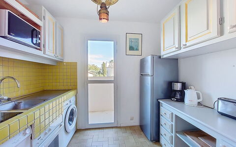 La Calanque D'Or: Principaux Appliance, Sol, Design Intérieur, Cuisine, Sol, Comptoir, Appartement, Domicile, Plafond, Pièce