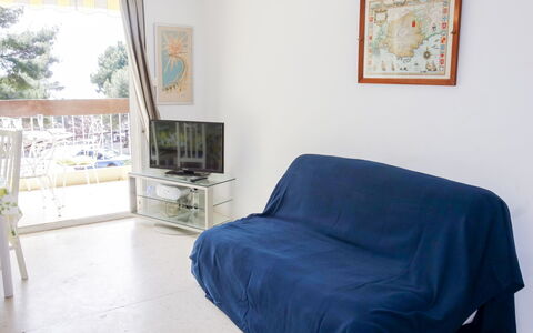 La Calanque D'Or: Meubles, Pièce, Chambre, Propriété, Sol, Drap De Lit, Lit, Design Intérieur, Immobilier, Maison