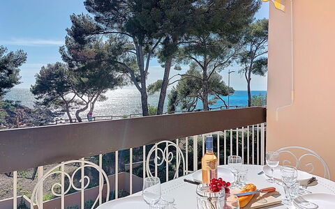 La Calanque D'Or: Meubles, Linge, Balcon, Recours, Nappe De Table, Chaise, Ombre, Hôtel, Table Cuisine Et Salle A Manger, Mobilier De Jardin