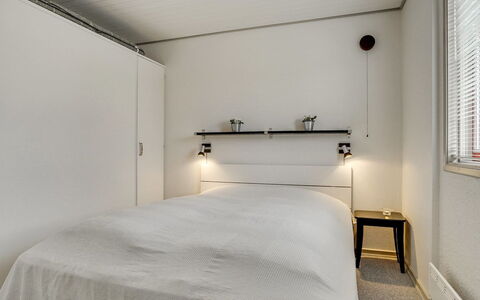 Skakke - 900M from the Sea: Mur, Sol, Design Intérieur, Sol, Chambre, Plafond, Bois, Lit, Meubles, Luminaire