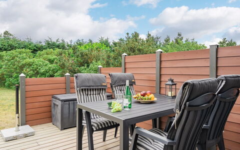 Skakke - 900M from the Sea: Meubles, Bois, Mobilier De Jardin, Dur, Tableau De Plein Air, Tache De Bois, Plate-Forme, Patio, Chaise, Planche