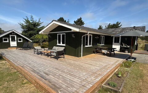 Absolon - 1.5Km from the Sea: Maison, Domicile, Toit, Chalet, Siding, Ombre, Biens, Porche, Dur, Batiments Jardin
