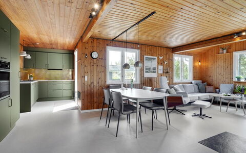 Absolon - 1.5Km from the Sea: Bois, Plafond, Domicile, Table Cuisine Et Salle A Manger, Chalet, Chaise, Luminaire, Dur, Cuisine, Parquet