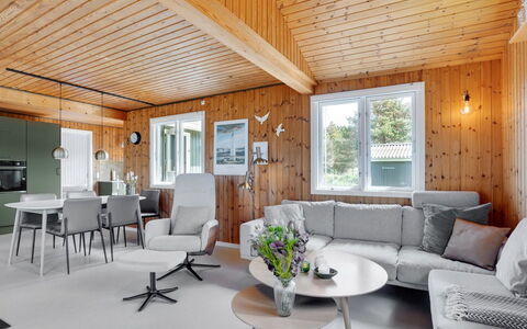 Absolon - 1.5Km from the Sea: Bois, Design Intérieur, Plafond, Meubles, Domicile, Luminaire, Salon, Chaise, Pièce, Table Cuisine Et Salle A Manger