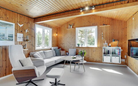 Absolon - 1.5Km from the Sea: Meubles, Design Intérieur, Plafond, Domicile, Luminaire, Salon, Appartement, Pièce, Chaise, Canapé