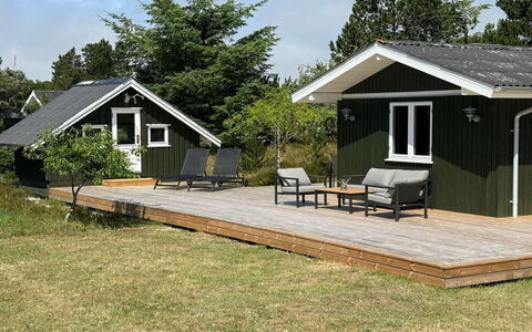 Absolon - 1.5Km from the Sea: Chalet, Pelouse, Siding, Jardin, Batiments Jardin, Ombre, Planche, Cour, Dur, Cabanon