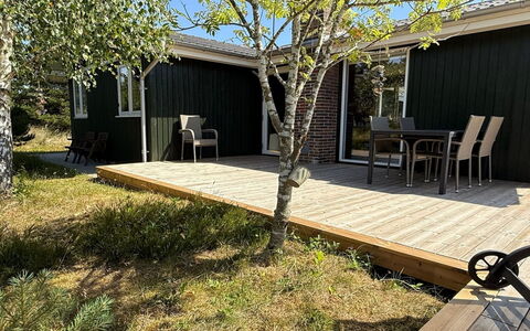 Absolon - 1.5Km from the Sea: Bois, Dur, Tache De Bois, Planche, Plate-Forme, Arrière-Cour, Ombre, Siding, Jardin, Parquet