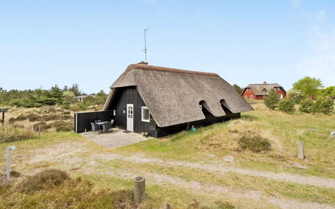 Vladan - 1.6Km from the Sea: Chalet, Domicile, Maison, Toit, Porche, Biens, Siding, Batiments Jardin, Ferme, Cour