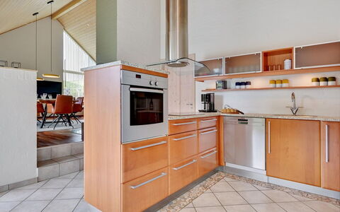 Gidsken - 30M from the Sea: Cuisine, Comptoir, Design Intérieur, Sol, Appareil De Cuisine, Cabinetry, Meubles, Bois, Sol, Principaux Appliance