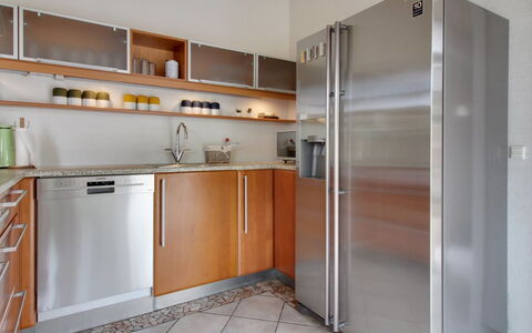Gidsken - 30M from the Sea: Appareil De Cuisine, Cuisine, Principaux Appliance, Cabinetry, Sol, Comptoir, Réfrigérateur, Bois, Électroménager, Design Intérieur