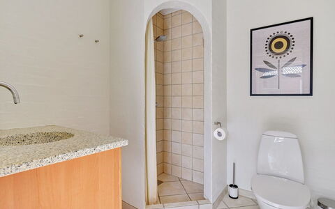 Gidsken - 30M from the Sea: Sol, Sol, Design Intérieur, Pièce, Plafond, Luminaire Plomberie, Toilette, Appartement, Tuile