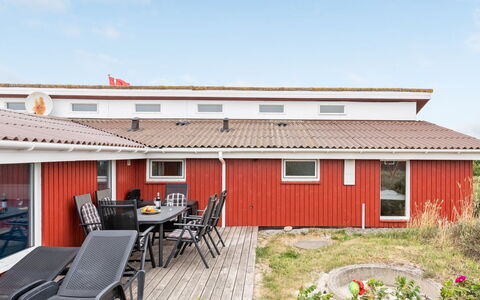 Mogens - from the Sea: Toit, Chalet, Domicile, Ombre, Siding, Ferme, Porche, Structure En Plein Air, Batiments Jardin