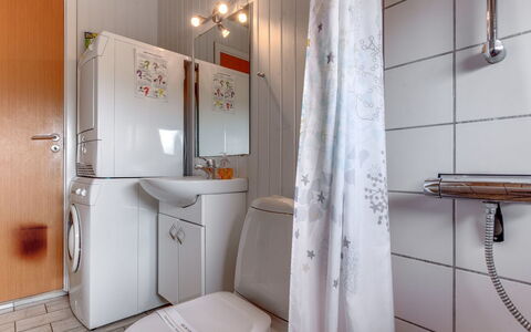 Mogens - from the Sea: Luminaire Plomberie, Sol, Design Intérieur, Sol, Évier, Lavabo, Salle De Bains, Robinet, Pièce, Plomberie
