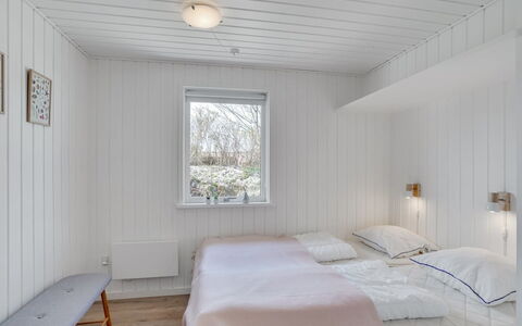 Gillis - 900M from the Sea: Bois, Plafond, Chambre, Sol, Domicile, Sol, Literie, Lit, Planche, Drap De Lit