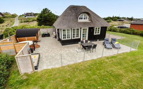 Ulva - 400M from the Sea: Architecture, Toit, Domicile, Composite, Daylighting, Siding, Allée