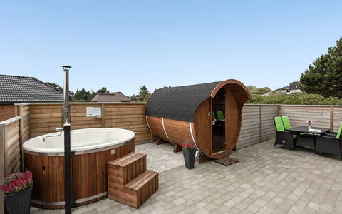 Ulva - 400M from the Sea: Architecture, Toit, Domicile, Composite, Daylighting, Siding, Allée