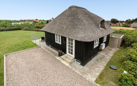 Ulva - 400M from the Sea: Architecture, Toit, Domicile, Composite, Daylighting, Siding, Allée