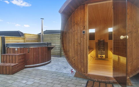 Ulva - 400M from the Sea: Architecture, Toit, Domicile, Composite, Daylighting, Siding, Allée