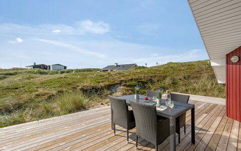 Emelie - 200M from the Sea: Architecture, Toit, Domicile, Composite, Daylighting, Siding, Allée
