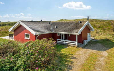 Emelie - 200M from the Sea
