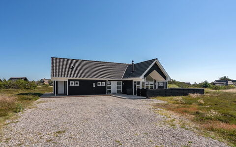Eliena - 500M from the Sea: Toit, Lot Terre, Chalet, Domicile, Zone Rurale, Cabanon, Siding, Batiments Jardin, Cabane En Rondins, Cabane