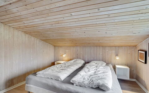 Friedel - 150M from the Sea: Bois, Plafond, Sol, Chambre, Sol, Design Intérieur, Lit, Parquet, Literie, Pièce