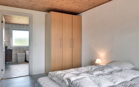 Dorothea - 450M to the Fjord: Mur, Bois, Design Intérieur, Plafond, Sol, Sol, Chambre, Pièce, Lit, Meubles