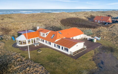 Pauli - 75M from the Sea: Maison, Toit, Domicile, Chalet, Cabanon, Batiments Jardin, Siding, Cour, Cabane En Rondins, Cabane