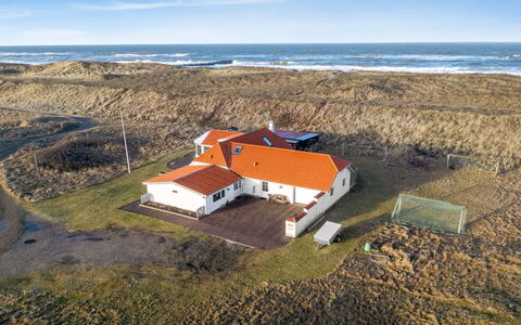 Pauli - 75M from the Sea: Maison, Toit, Domicile, Chalet, Cabanon, Batiments Jardin, Siding, Cour, Cabane En Rondins, Cabane