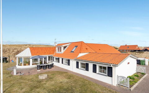 Pauli - 75M from the Sea: Maison, Toit, Domicile, Chalet, Cabanon, Batiments Jardin, Siding, Cour, Cabane En Rondins, Cabane