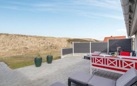 Pauli - 75M from the Sea: Maison, Toit, Domicile, Chalet, Cabanon, Batiments Jardin, Siding, Cour, Cabane En Rondins, Cabane