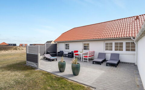 Pauli - 75M from the Sea: Maison, Toit, Domicile, Chalet, Cabanon, Batiments Jardin, Siding, Cour, Cabane En Rondins, Cabane