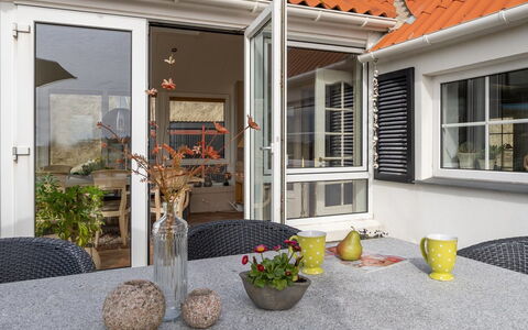 Pauli - 75M from the Sea: Maison, Toit, Domicile, Chalet, Cabanon, Batiments Jardin, Siding, Cour, Cabane En Rondins, Cabane