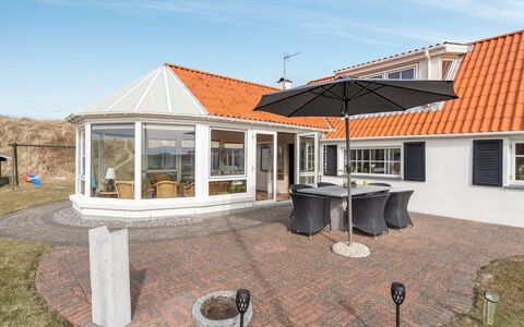 Pauli - 75M from the Sea: Maison, Toit, Domicile, Chalet, Cabanon, Batiments Jardin, Siding, Cour, Cabane En Rondins, Cabane