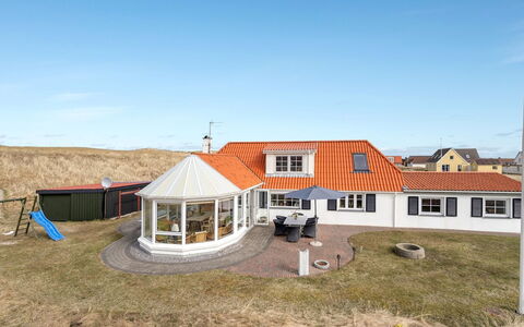 Pauli - 75M from the Sea: Maison, Toit, Domicile, Chalet, Cabanon, Batiments Jardin, Siding, Cour, Cabane En Rondins, Cabane