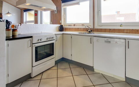 Suend - from the Sea: Cuisine, Appareil De Cuisine, Sol, Comptoir, Principaux Appliance, Design Intérieur, Bois, Sol, Plafond, Cabinetry